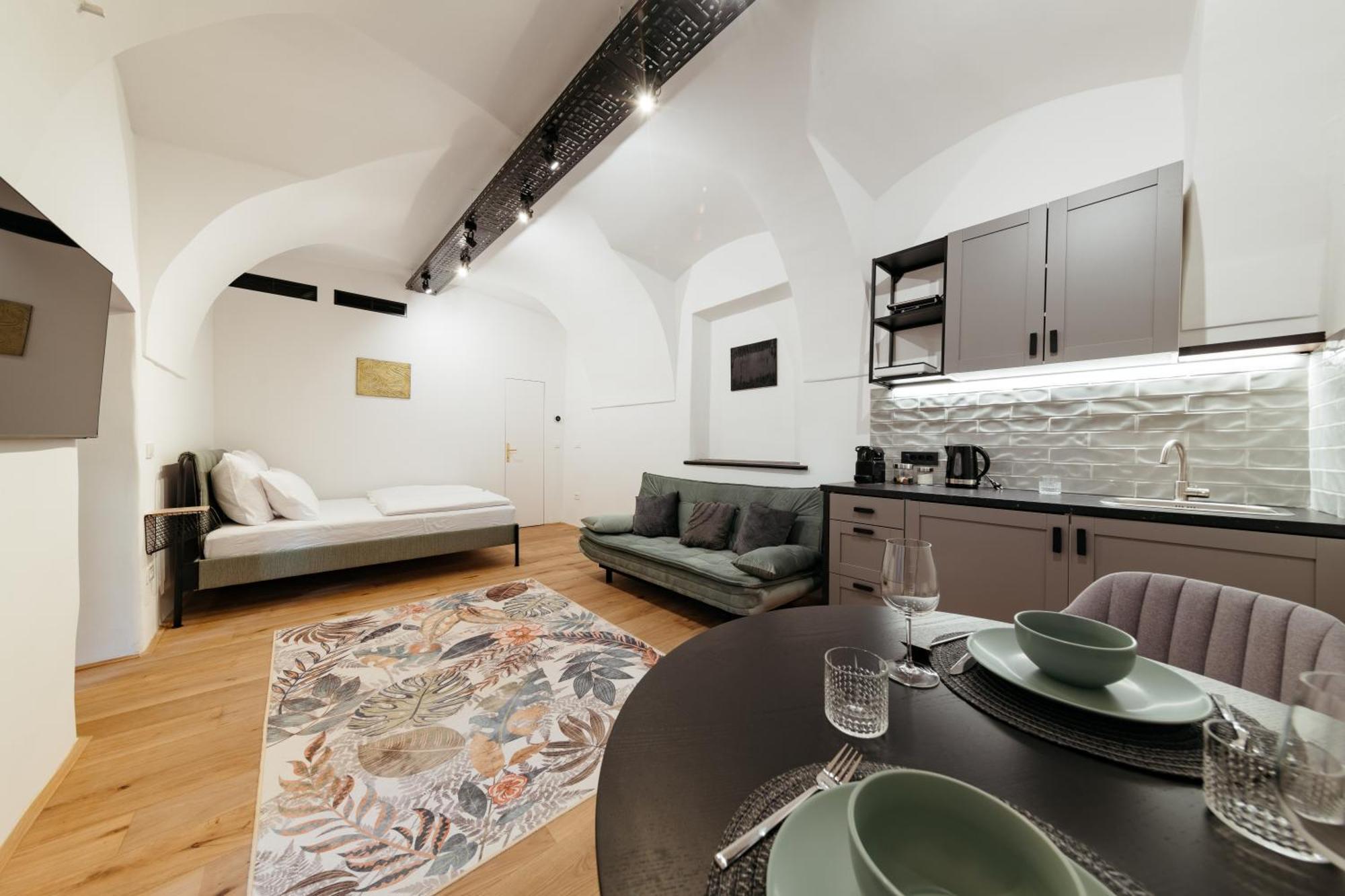 Main Square & Apartman *